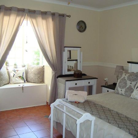Roses And Pebbles B & B Guest House Klerksdorp Buitenkant foto