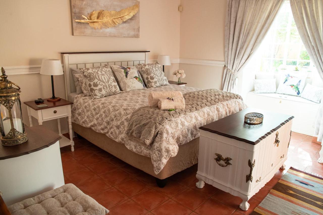 Roses And Pebbles B & B Guest House Klerksdorp Buitenkant foto