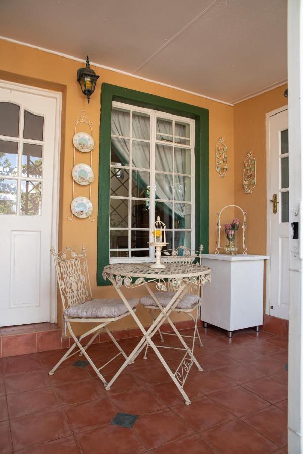 Roses And Pebbles B & B Guest House Klerksdorp Buitenkant foto