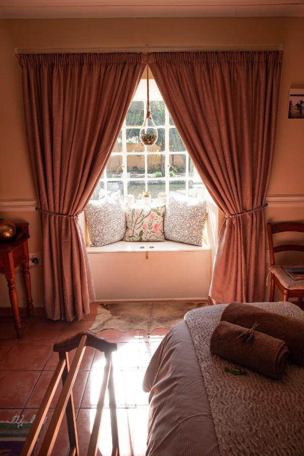 Roses And Pebbles B & B Guest House Klerksdorp Buitenkant foto