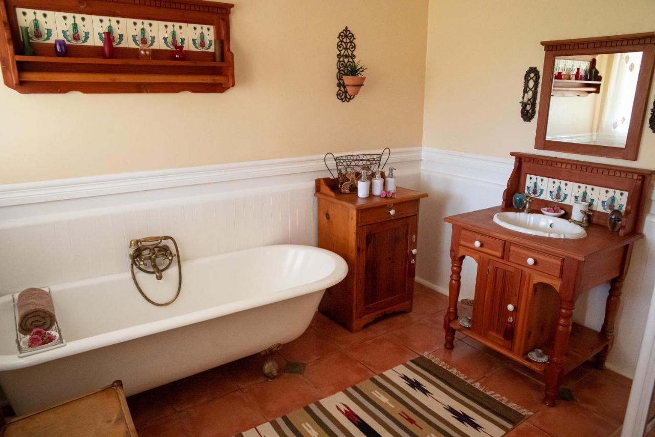Roses And Pebbles B & B Guest House Klerksdorp Buitenkant foto