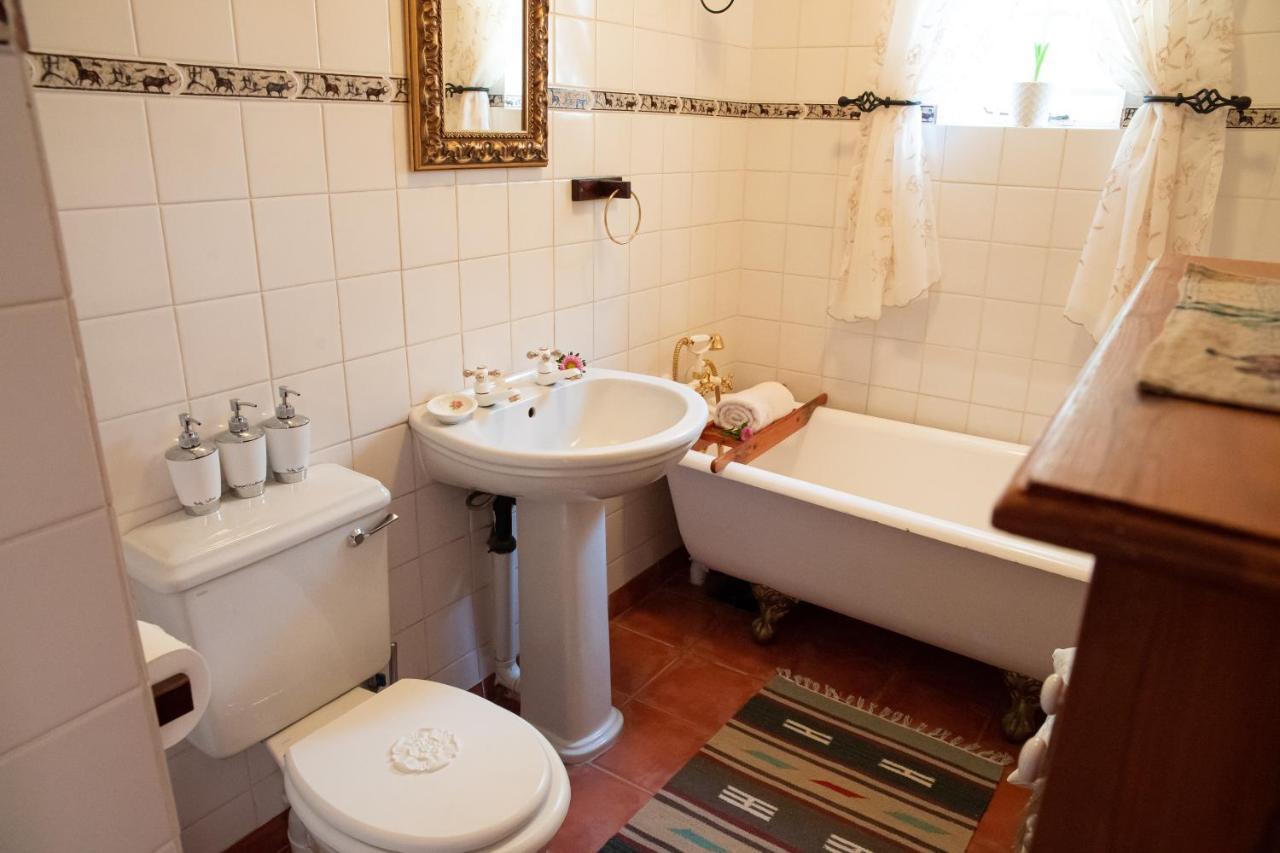 Roses And Pebbles B & B Guest House Klerksdorp Buitenkant foto