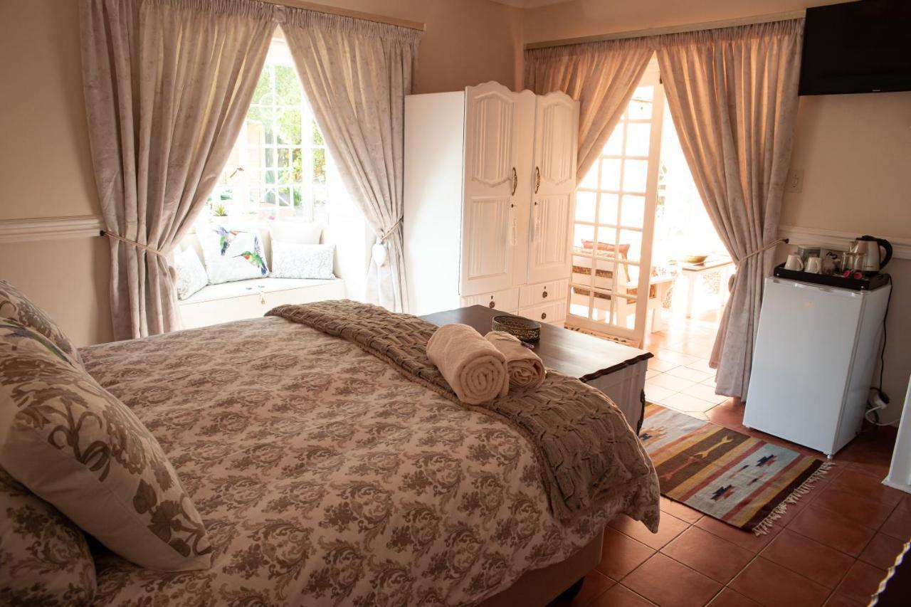Roses And Pebbles B & B Guest House Klerksdorp Buitenkant foto