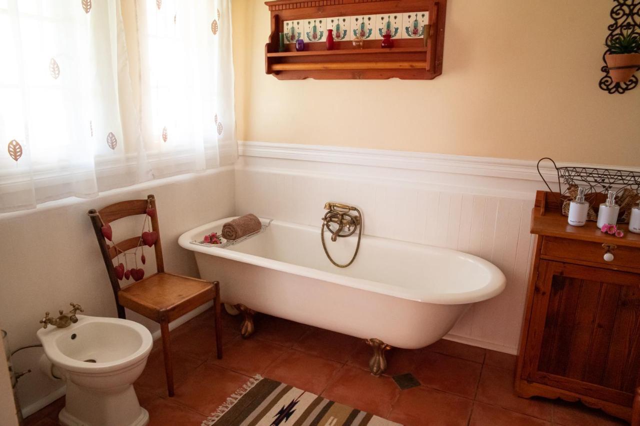 Roses And Pebbles B & B Guest House Klerksdorp Buitenkant foto