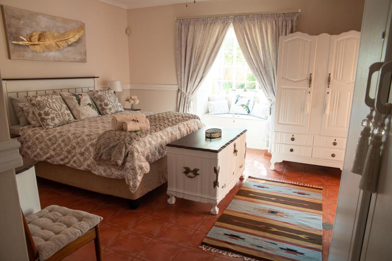 Roses And Pebbles B & B Guest House Klerksdorp Buitenkant foto
