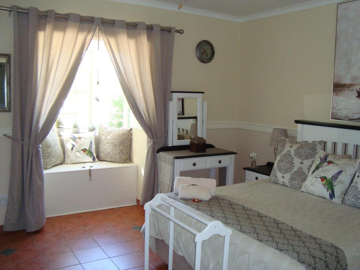 Roses And Pebbles B & B Guest House Klerksdorp Buitenkant foto