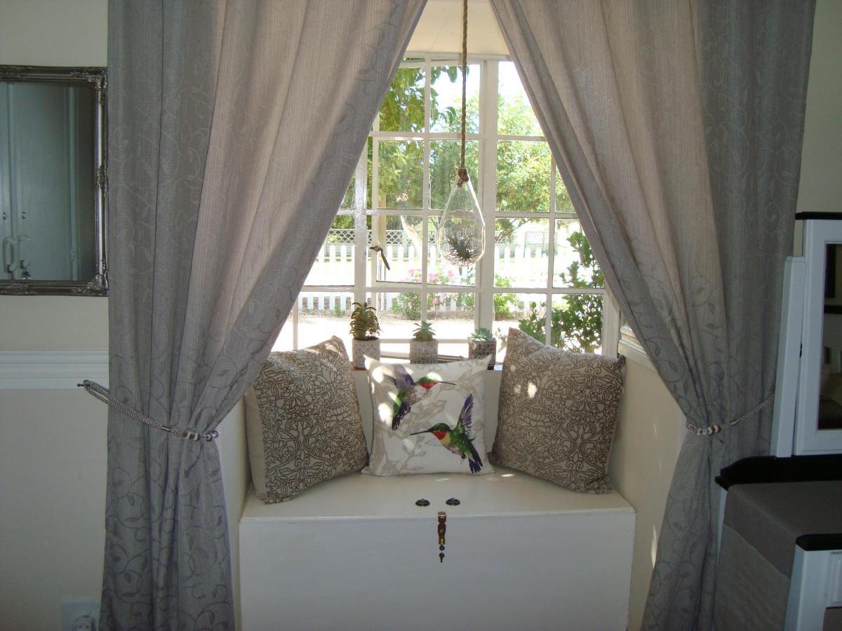Roses And Pebbles B & B Guest House Klerksdorp Buitenkant foto